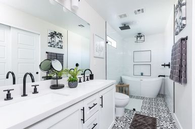 Tropic Oasis: Stylish Rental with Heated Pool, Mural Wall & Views of Camelback Mountain image 28