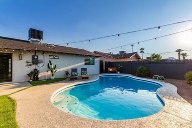 Tropic Oasis: Stylish Rental with Heated Pool, Mural Wall & Views of Camelback Mountain image 11