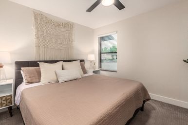 Tropic Oasis: Stylish Rental with Heated Pool, Mural Wall & Views of Camelback Mountain image 34