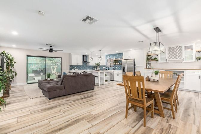 Tropic Oasis: Stylish Rental with Heated Pool, Mural Wall & Views of Camelback Mountain image 16