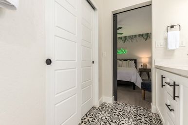 Tropic Oasis: Stylish Rental with Heated Pool, Mural Wall & Views of Camelback Mountain image 26