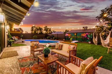 Tropic Oasis: Stylish Rental with Heated Pool, Mural Wall & Views of Camelback Mountain image 6