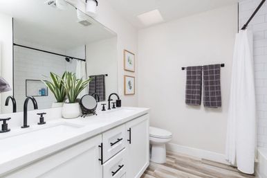 Tropic Oasis: Stylish Rental with Heated Pool, Mural Wall & Views of Camelback Mountain image 35