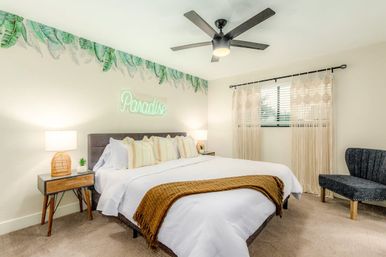 Tropic Oasis: Stylish Rental with Heated Pool, Mural Wall & Views of Camelback Mountain image 4