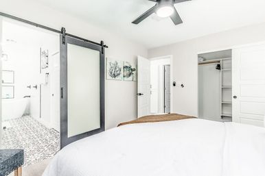 Tropic Oasis: Stylish Rental with Heated Pool, Mural Wall & Views of Camelback Mountain image 25