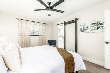 Tropic Oasis: Stylish Rental with Heated Pool, Mural Wall & Views of Camelback Mountain image 27