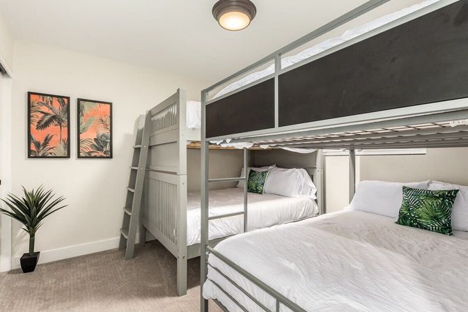 Tropic Oasis: Stylish Rental with Heated Pool, Mural Wall & Views of Camelback Mountain image 33