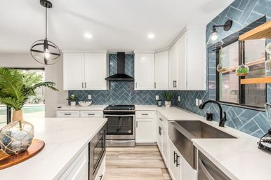 Tropic Oasis: Stylish Rental with Heated Pool, Mural Wall & Views of Camelback Mountain image 5