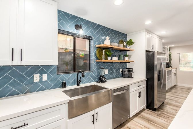 Tropic Oasis: Stylish Rental with Heated Pool, Mural Wall & Views of Camelback Mountain image 21