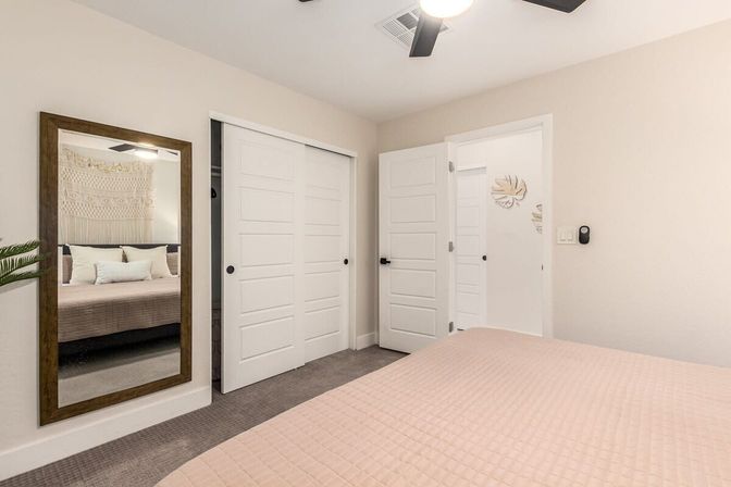 Tropic Oasis: Stylish Rental with Heated Pool, Mural Wall & Views of Camelback Mountain image 30