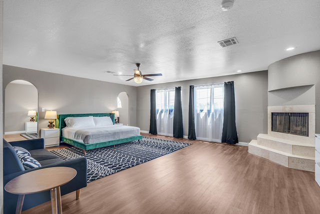 Grand Casa: 8 BR/4 Bath with 19 Beds for Up to 28 Guests image 3