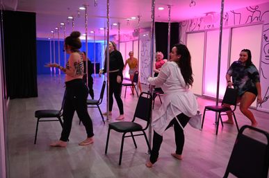 Beginner-Friendly Sexy Burlesque Class with Complimentary Champagne & Chocolate image 6