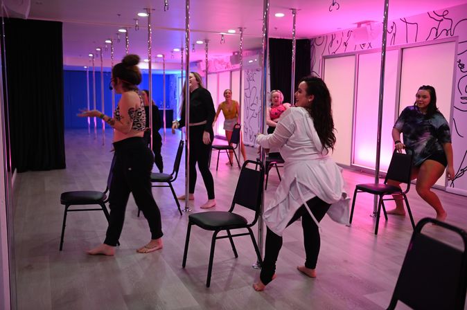 Beginner-Friendly Sexy Burlesque Class with Complimentary Champagne & Chocolate image 6