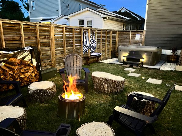 Underwood Manor: Hot Tub, Fire Pit, IG Photo Spots, Glam Area, & Close to Broadway. image 8