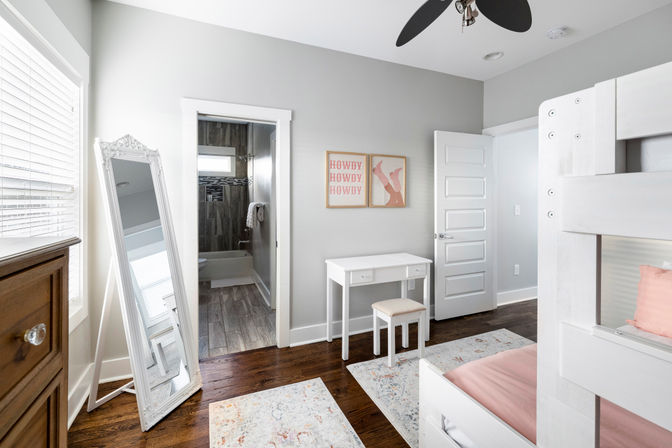 Underwood Manor: Hot Tub, Fire Pit, IG Photo Spots, Glam Area, & Close to Broadway. image 23