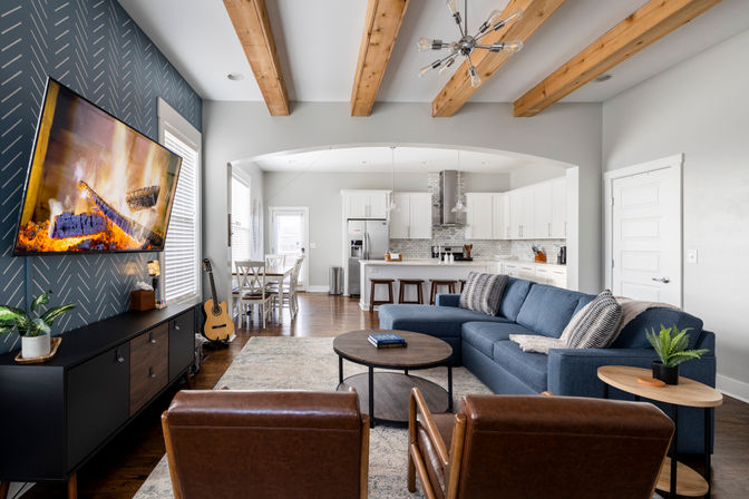 Underwood Manor: Hot Tub, Fire Pit, IG Photo Spots, Glam Area, & Close to Broadway. image 12
