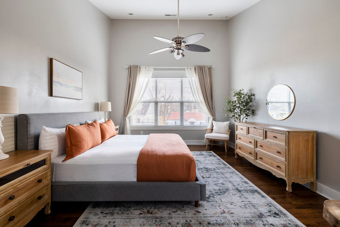 Underwood Manor: Hot Tub, Fire Pit, IG Photo Spots, Glam Area, & Close to Broadway. image 20
