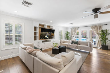 Pickle & Play Villa: Luxe Vegas Retreat with Pool, Pickleball & Mini Golf image 10