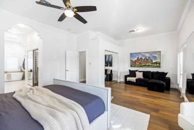 Pickle & Play Villa: Luxe Vegas Retreat with Pool, Pickleball & Mini Golf image 21
