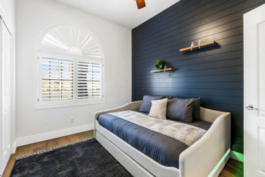 Pickle & Play Villa: Luxe Vegas Retreat with Pool, Pickleball & Mini Golf image 22