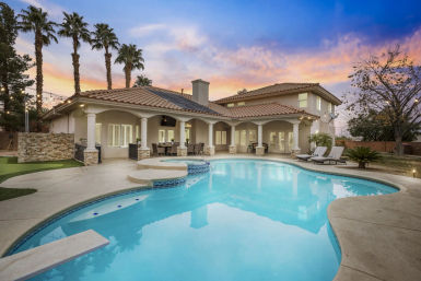 Pickle & Play Villa: Luxe Vegas Retreat with Pool, Pickleball & Mini Golf image 1