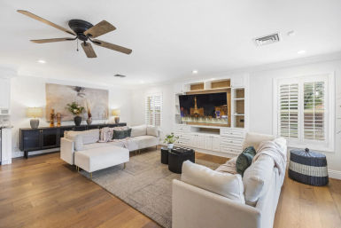Pickle & Play Villa: Luxe Vegas Retreat with Pool, Pickleball & Mini Golf image 4