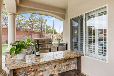 Pickle & Play Villa: Luxe Vegas Retreat with Pool, Pickleball & Mini Golf image 34