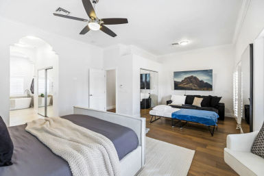 Pickle & Play Villa: Luxe Vegas Retreat with Pool, Pickleball & Mini Golf image 20