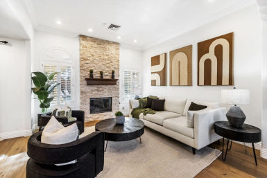 Pickle & Play Villa: Luxe Vegas Retreat with Pool, Pickleball & Mini Golf image 5