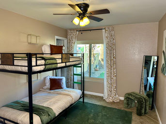 Palm Tree Retreat: Luxe Pool, Spa & Glam Room image 16