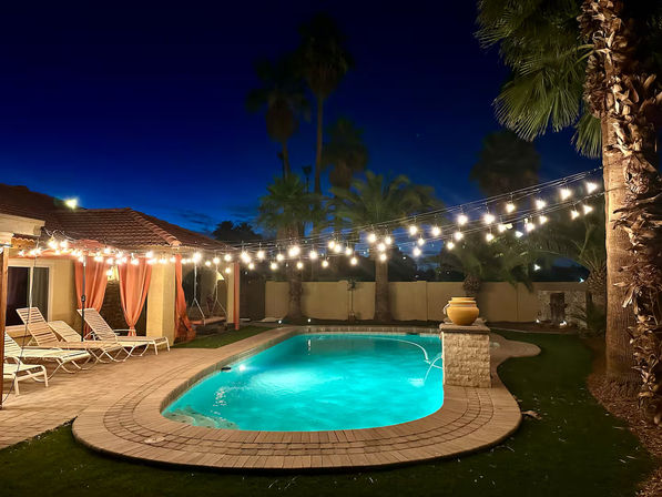 Palm Tree Retreat: Luxe Pool, Spa & Glam Room image 4