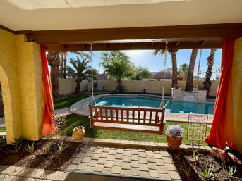 Palm Tree Retreat: Luxe Pool, Spa & Glam Room image 9