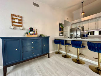 Palm Tree Retreat: Luxe Pool, Spa & Glam Room image 11