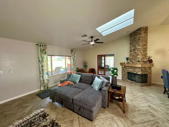 Palm Tree Retreat: Luxe Pool, Spa & Glam Room image 5