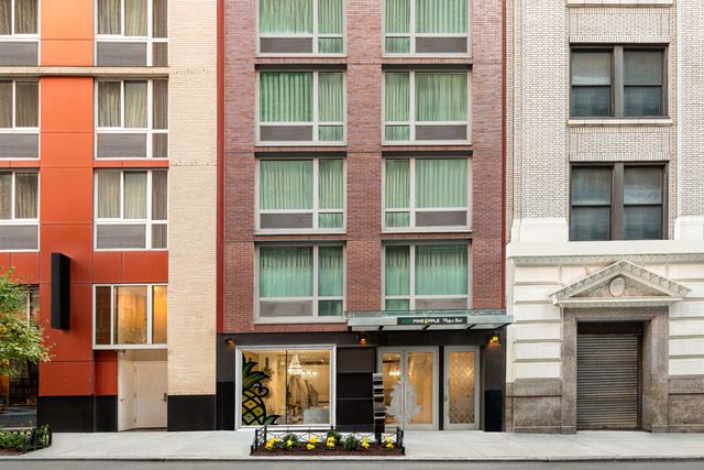 Staypineapple: Artful Hotel in Midtown New York image 3