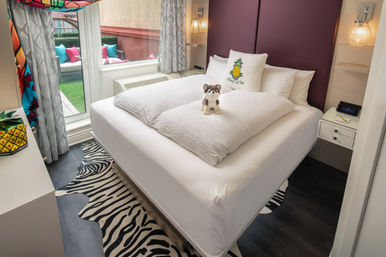 Staypineapple: Artful Hotel in Midtown New York image 5