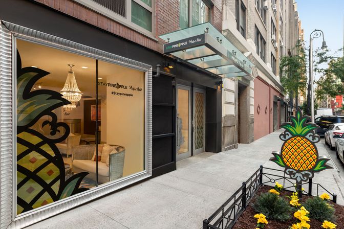 Staypineapple: Artful Hotel in Midtown New York image 7