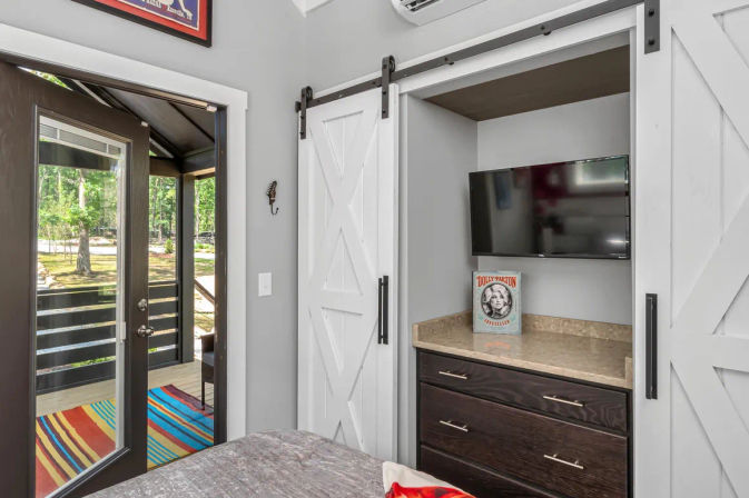 Lakefront & Rhinestones: The Dolly House Dream Getaway from Nashville image 12