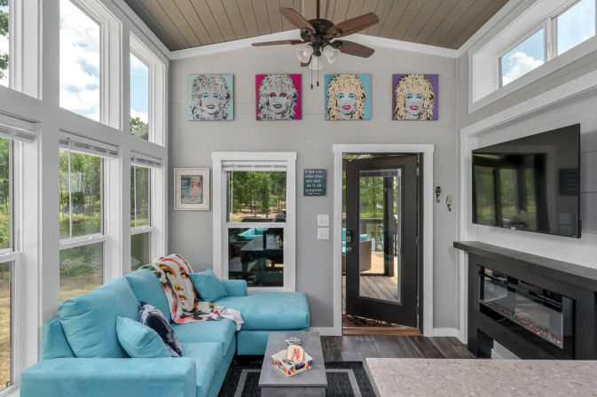 Lakefront & Rhinestones: The Dolly House Dream Getaway from Nashville image 5