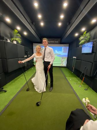 Book a Mobile Golf Simulator for the Ultimate Party Experience – Perfect for Group Celebrations! image 8