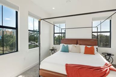 Modern 3BR Tampa Townhouse - Rooftop, Parking, Near Ybor & Downtown image 6