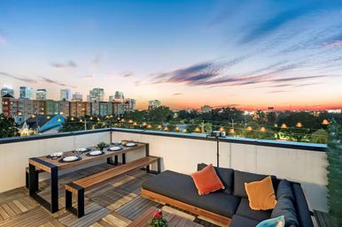 Modern 3BR Tampa Townhouse - Rooftop, Parking, Near Ybor & Downtown image 1