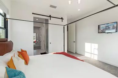 Modern 3BR Tampa Townhouse - Rooftop, Parking, Near Ybor & Downtown image 30