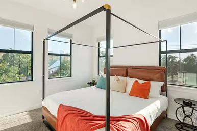 Modern 3BR Tampa Townhouse - Rooftop, Parking, Near Ybor & Downtown image 13