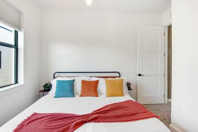 Modern 3BR Tampa Townhouse - Rooftop, Parking, Near Ybor & Downtown image 17