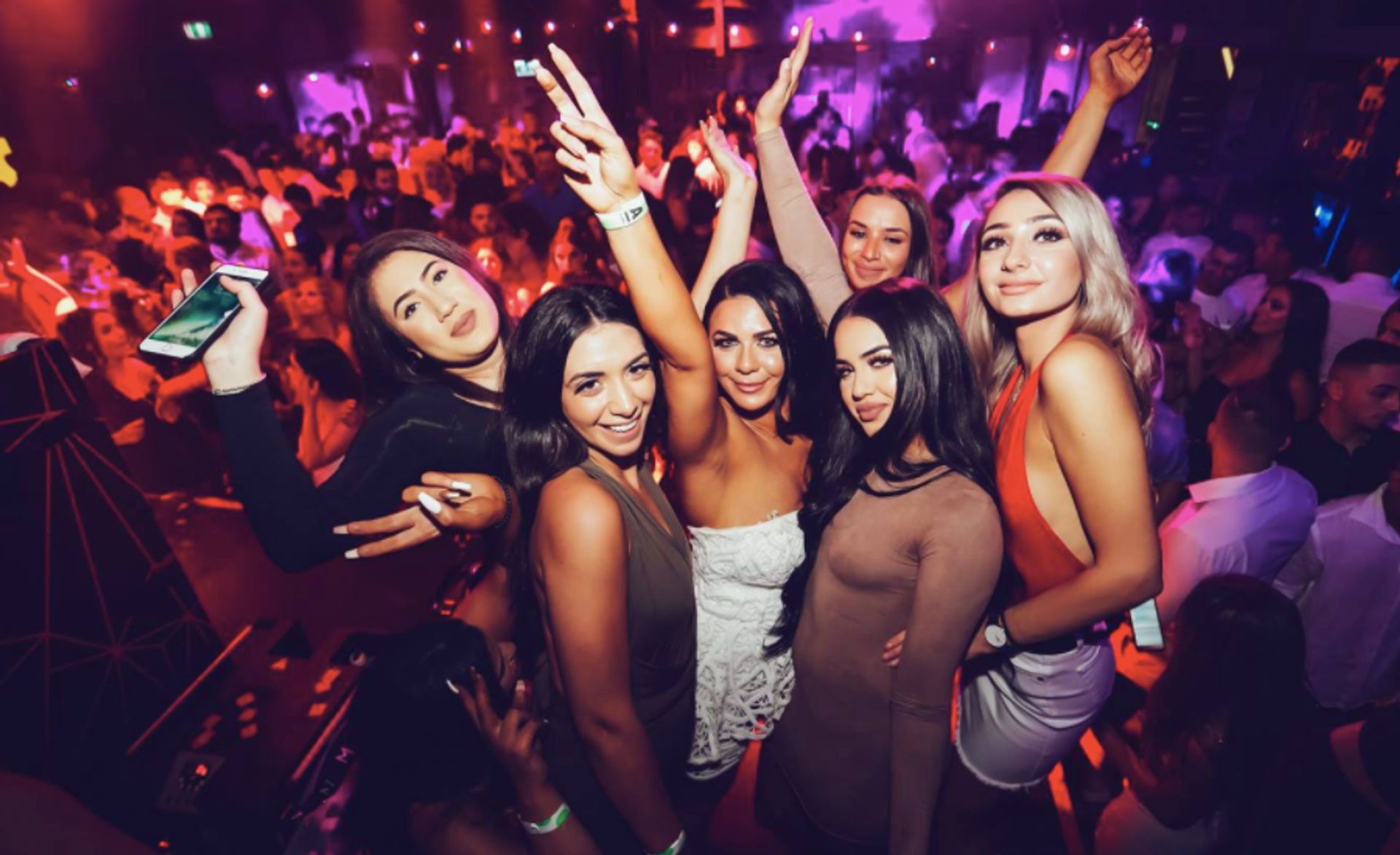 Las Vegas Strip: 3-Stop Pool Party Crawl with Party Bus