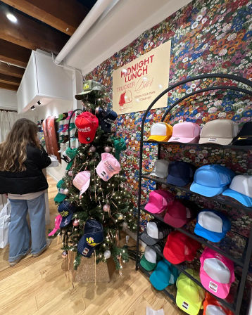 Design Bar Experience: Stylish Trucker Hats, Tote Bags & Accessories image 2
