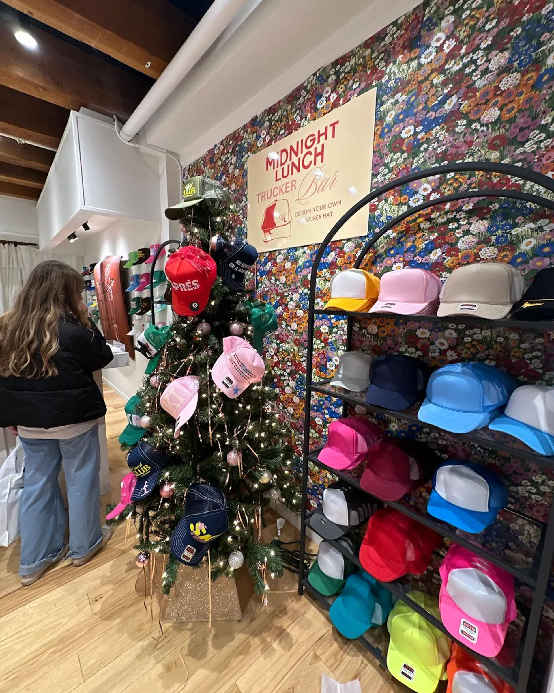 Design Bar Experience: Stylish Trucker Hats, Tote Bags & Accessories image 2