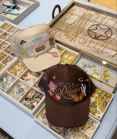 Design Bar Experience: Stylish Trucker Hats, Tote Bags & Accessories image 4