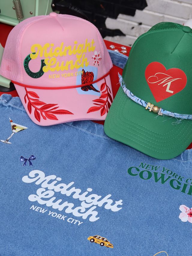 Design Bar Experience: Stylish Trucker Hats, Tote Bags & Accessories image 3